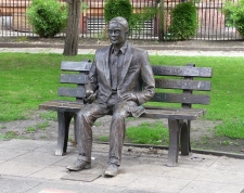 Alan-Turing-Statue-Sackville.jpg