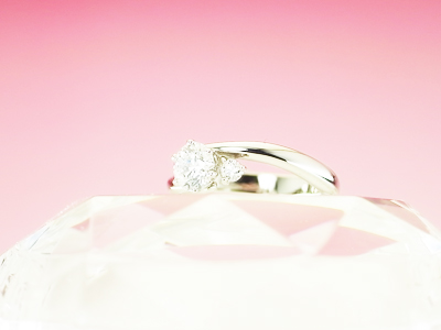 婚約指輪　サイドストーン