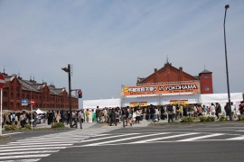 横浜赤レンガ倉庫の餃子祭０１